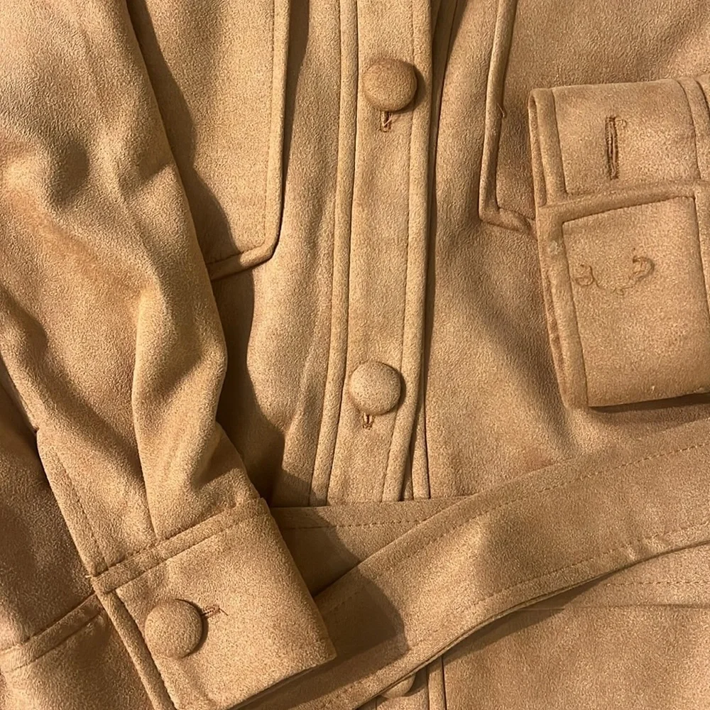 Women’s Coat - Picture 2 of 4